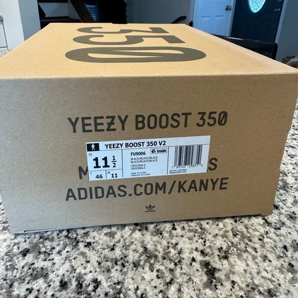 Yeezy Boost 350 V2 Sneakers - Picture 5 of 5